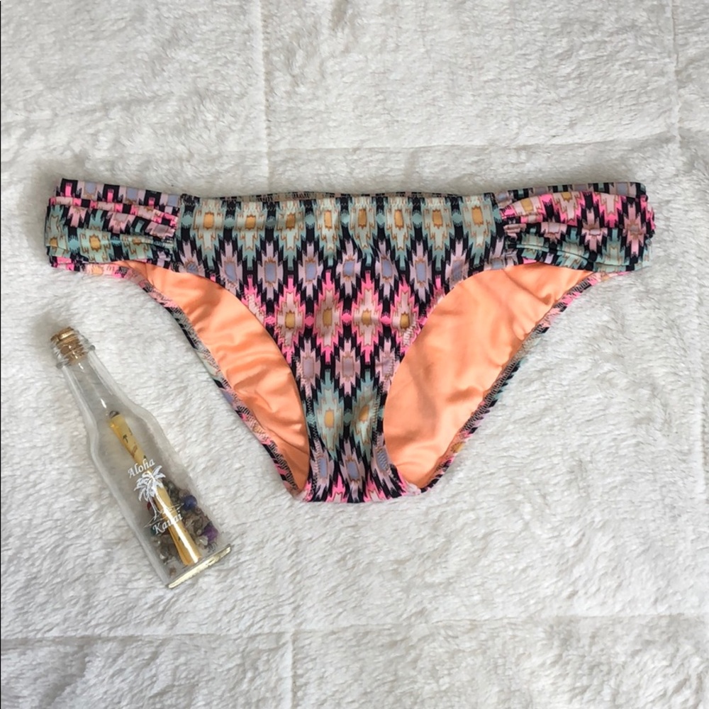 🥳Victoria’s Secret Patterned Swim Suit Bottoms